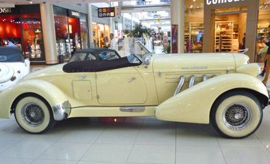 Izlozba oldtajmera - atrijum Delta City-ja