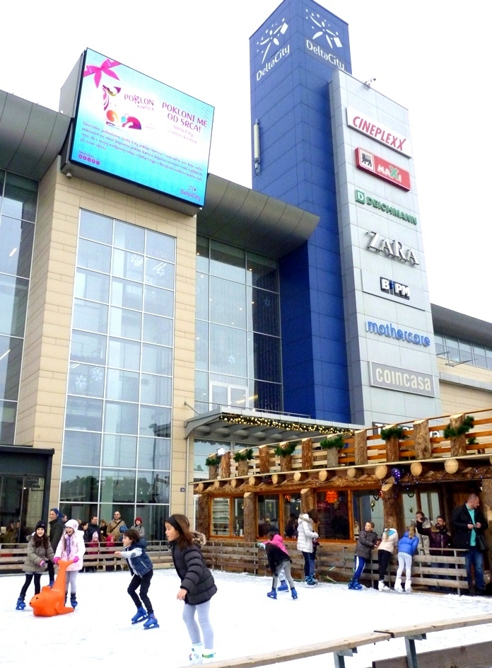 Klizaliste ispred Delta City-ja