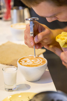 Milos Jelicic priprema pobednicki rad