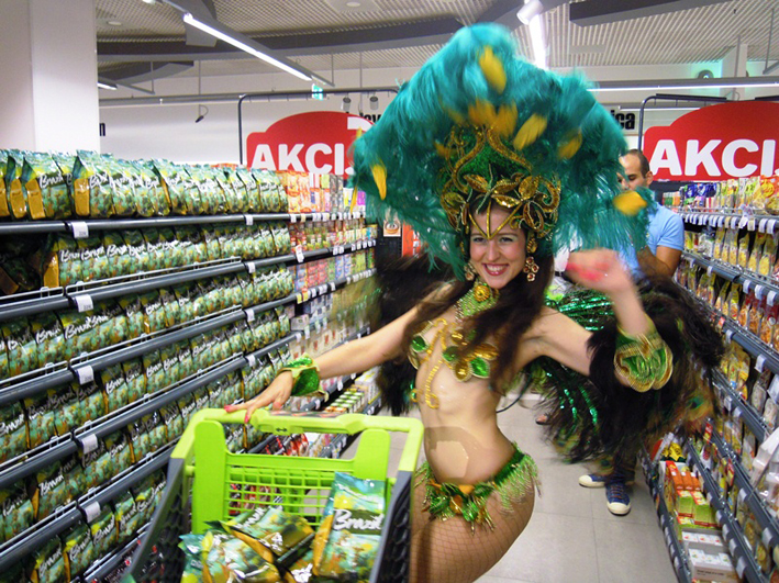 Samba plesacica u kupovini 8