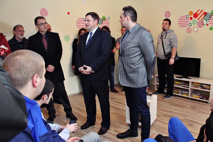 Urucenje poklona deci iz Zavoda za vaspitanje dece i omladine