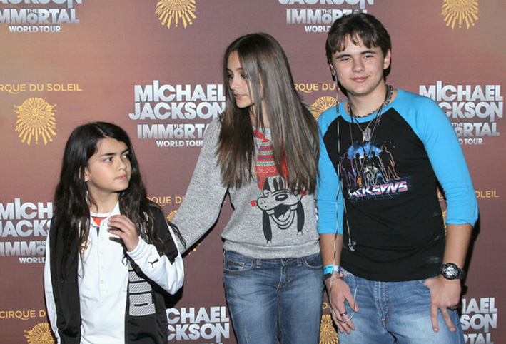 Blanket_Jackson_Paris_Jackson_Prince_Jackson