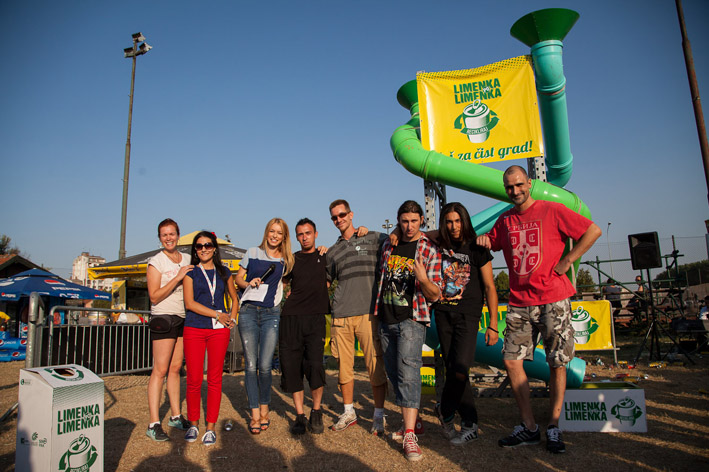 Danijela_Jankov,_DJ_Slobodan__Jovanovic_i_clanovi_benda_Acid_