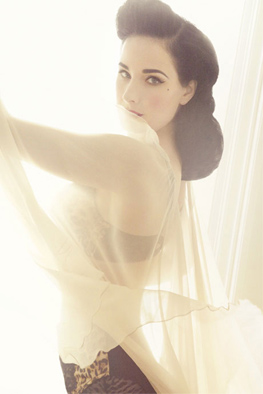 Dita-Von-Teese-Von-Follies