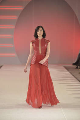 Sara Jovanovic nosi model Ane Trosic Trajkovic