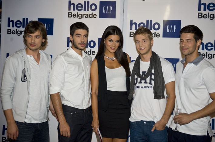 GAP_-_Marije_Kilibarda_na_otvaranju_radnje_sa_manekenima