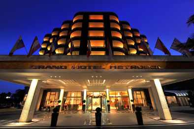 GH_Metropol_by_night1