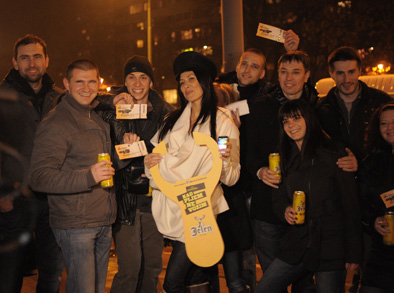 Katarina_Vucetic_i_posetioci_koncerta_Hladno_Pivo
