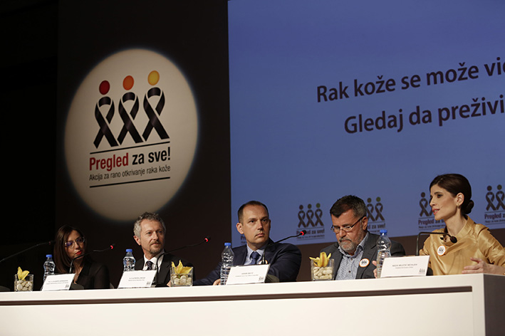 Ucesnici Konferencije za medije akcije Pregled za sve vodoravna