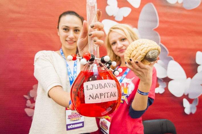 FN 2013 - postavka o zaljubljivanju