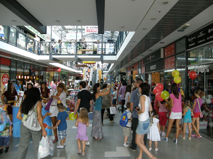 Nasi_sugradani_na_drugom_rodendanu_Immo_outlet_centra