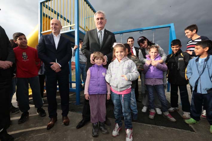 Nikolic_i_Kostic_u_SOS_decijem_selu_Kraljevo