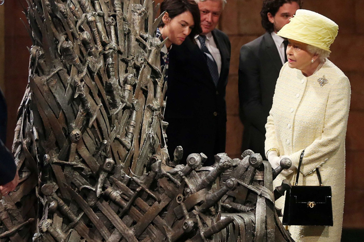 Queen-elizabeth-game-of-thrones-belfast-set-visit