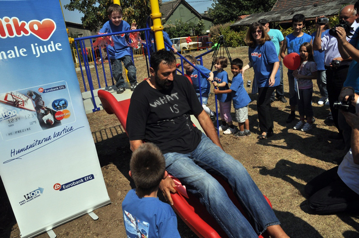 Vlade Divac sa decom Vrtic Bambi 12 septembar 2011