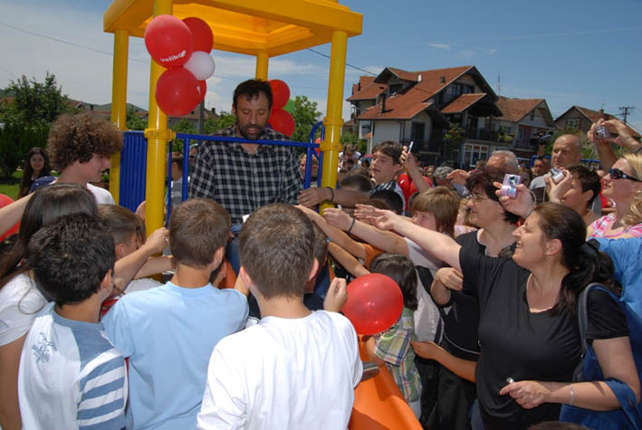 Vlade Divac, Vlasotince