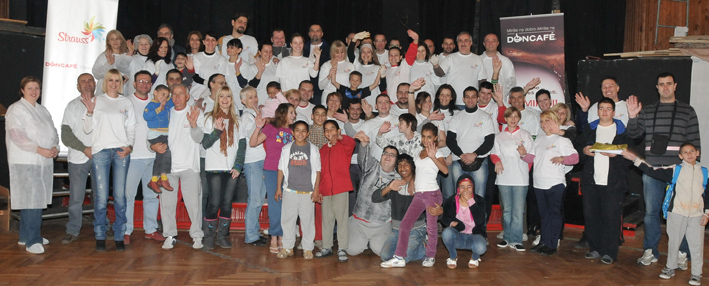 Zaposleni kompanije Strauss Adriatic sa decom iz Doma