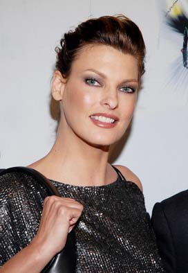 linda_evangelista_2009