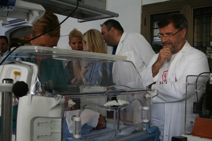 prva_beba_u_novom_Caleo_inkubatoru