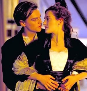 titanic_movie_leonardo_di_caprio_kate_winslett_embrace1