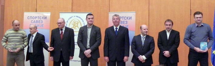 sss_nagradjeni_sekretar_pavlovic_levo_i_popovc_sa_zvanicnicima