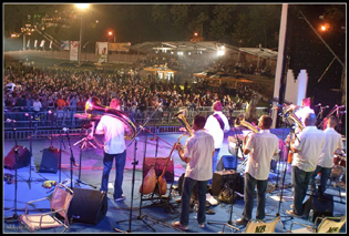036_Orkestar_Dejana_Petrovic_a_stadion_Guca_07_08_2009_photo_by_Aleksandar_Zec