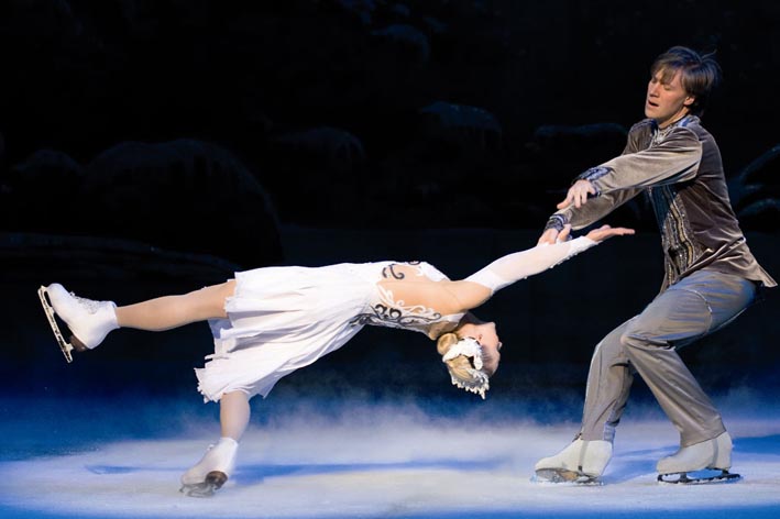 Swan_Lake_on_Ice_-_Photographer_David_Wyatt