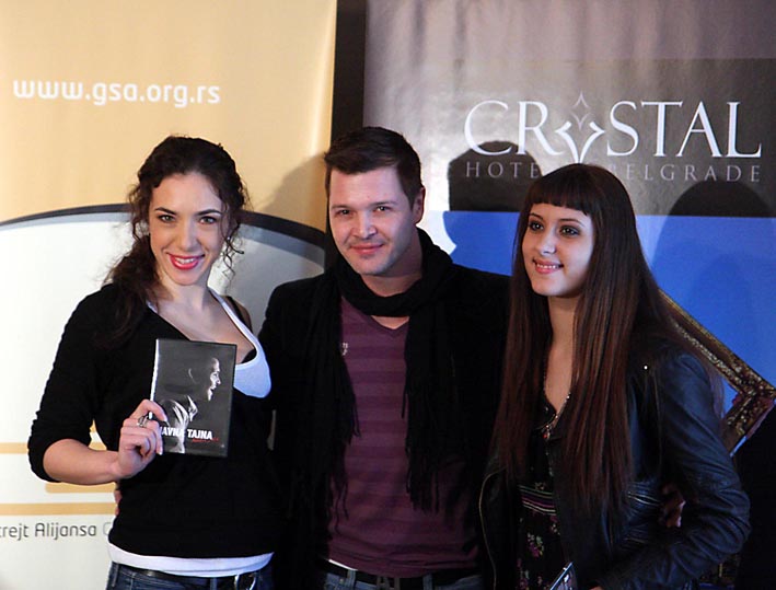 Aleksa_i_glumice_iz_spota