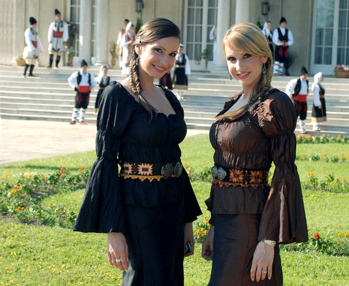 Marina_i_Marija_Gobovic,_pevacice