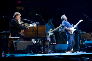 Clapton_Winwood_Live_at_Madison_Square_Garden_1_sss