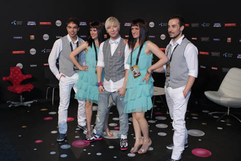 milan_stankovic_poziranje_sa_grupom