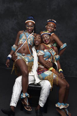 FEMI KUTI_dancers_Barbican Dec 2010_Bernd_Ott