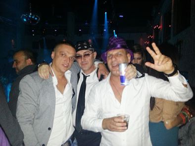 Oliver_Mandic_sa_prijateljima