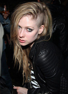 Avril-Lavigne-Punk-Hairstyle-in-2012