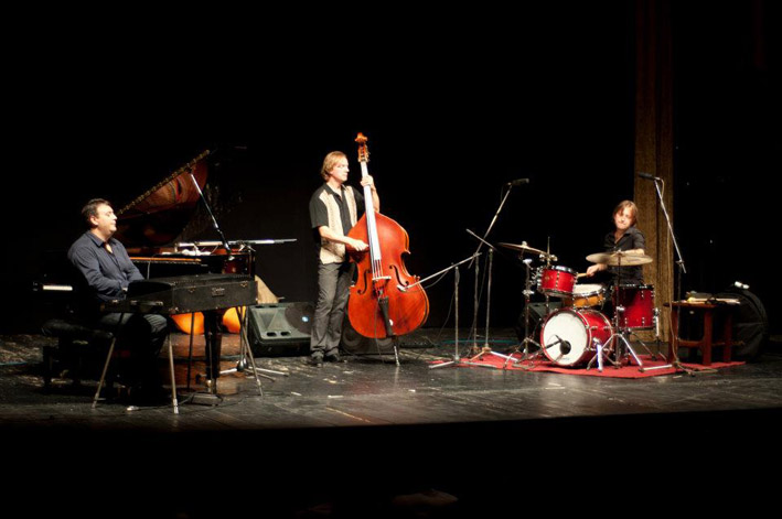 eric-legnini-trio