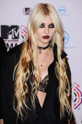 Tejlor_momsen_MTV_EMA_2010