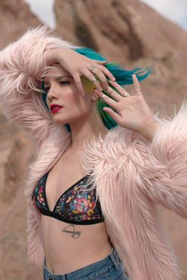 Halsey BADLANDS 2015 PROMO 1 universalmusic.rs