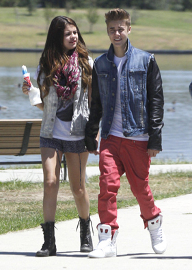 Justin Selena Enjoying