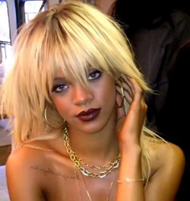Rihanna-with-blonde-hair-0212-2