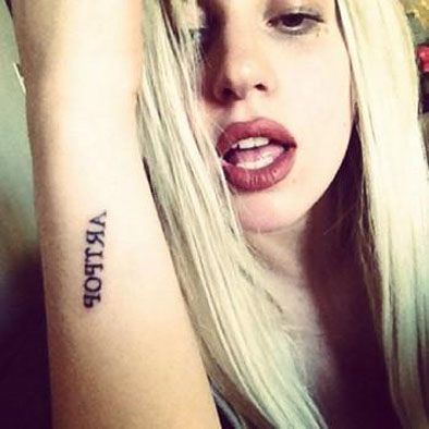 lady-gaga-tattoo2012