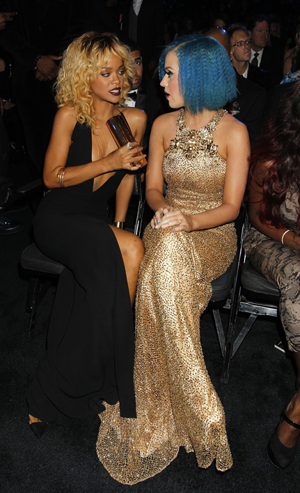 rihana_katy_grammy_2012