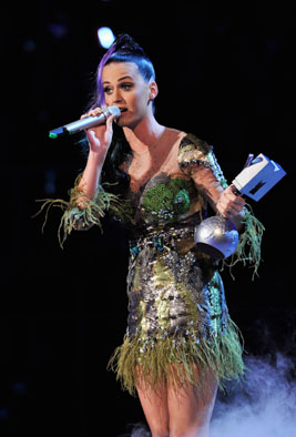 kejti_peri_nagradaMTV_EMA-2010