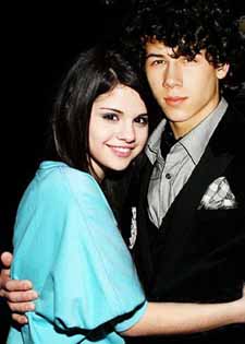nick_selena