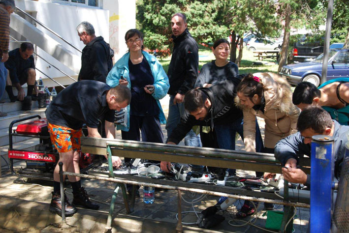 Gradjani Obrenovca pune mobilne telefone na Telenorovm agregatu