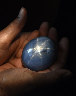 largest blue sapphire