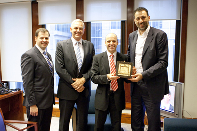 Ed Husic, poslanik u Parlamentu Australije, Lari Sengstok iz kosarkaske lige Australije, Marak Arbib, ministar sporta Australije, Vlade Divac, predsednik OKS