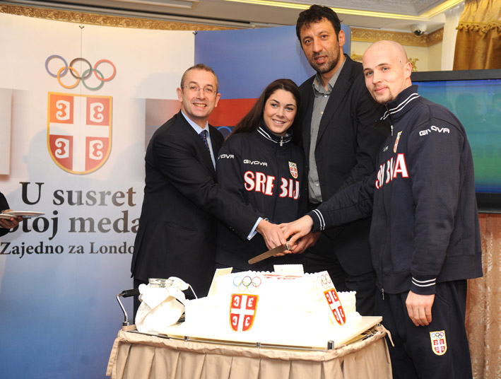 Secenje_rodjendanske_olimpijske__torte,_Devenport,_Mandisc,_Divac,_Lendjer