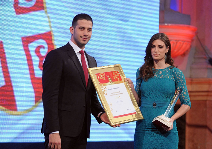 oksVanja Udovicic i Ivana Spanovic