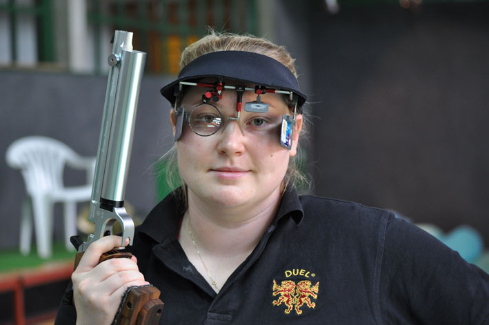 zorana sa novim pistoljem u Osijeku Foto J Arunovic