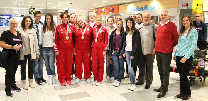 docek sa navijacima i funkcionerima