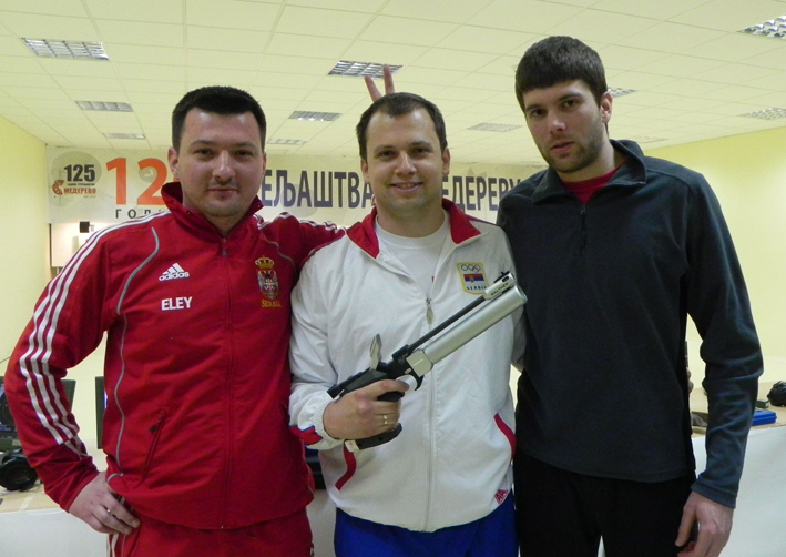 granada probijaju led seniori pistolj